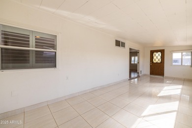 Welcome to comfortable, carefree living in the heart of the on Sun Lakes Country Club in Arizona - for sale on GolfHomes.com, golf home, golf lot