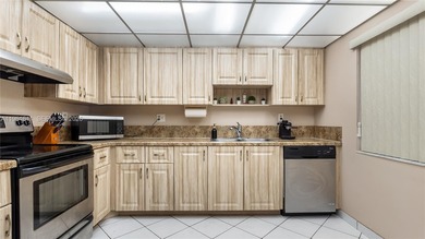 Beautiful and spacious 2/2 in the desirable Fountains of on Jacaranda Golf Club in Florida - for sale on GolfHomes.com, golf home, golf lot