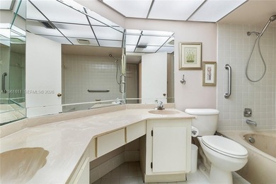 Beautiful and spacious 2/2 in the desirable Fountains of on Jacaranda Golf Club in Florida - for sale on GolfHomes.com, golf home, golf lot