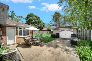 An absolutely perfect house waiting for its new owner!! Two on Calumet Country Club in Illinois - for sale on GolfHomes.com, golf home, golf lot
