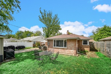 An absolutely perfect house waiting for its new owner!! Two on Calumet Country Club in Illinois - for sale on GolfHomes.com, golf home, golf lot