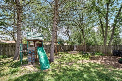 An absolutely perfect house waiting for its new owner!! Two on Calumet Country Club in Illinois - for sale on GolfHomes.com, golf home, golf lot