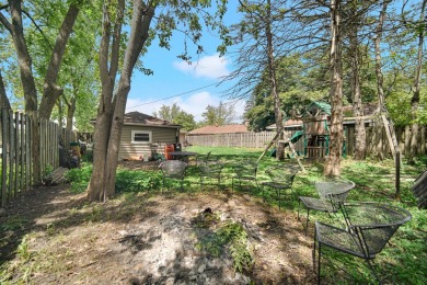 An absolutely perfect house waiting for its new owner!! Two on Calumet Country Club in Illinois - for sale on GolfHomes.com, golf home, golf lot
