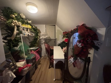 Beautiful golf course home on the 15th hole.  This 1.5-story on Mayfield-Graves Country Club in Kentucky - for sale on GolfHomes.com, golf home, golf lot