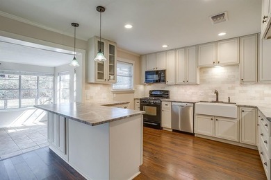 Cute, clean and well maintained - this Benbrook cottage offers a on Pecan Valley Municipal Golf Course in Texas - for sale on GolfHomes.com, golf home, golf lot