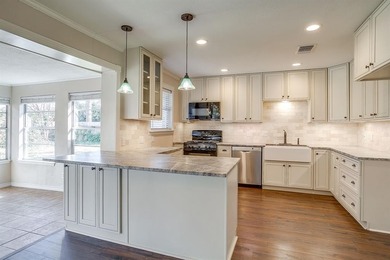 Cute, clean and well maintained - this Benbrook cottage offers a on Pecan Valley Municipal Golf Course in Texas - for sale on GolfHomes.com, golf home, golf lot