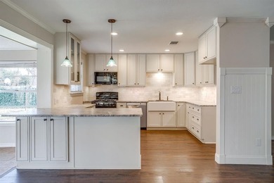 Cute, clean and well maintained - this Benbrook cottage offers a on Pecan Valley Municipal Golf Course in Texas - for sale on GolfHomes.com, golf home, golf lot