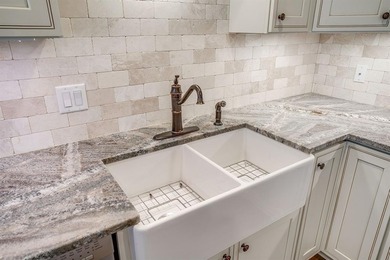 Cute, clean and well maintained - this Benbrook cottage offers a on Pecan Valley Municipal Golf Course in Texas - for sale on GolfHomes.com, golf home, golf lot