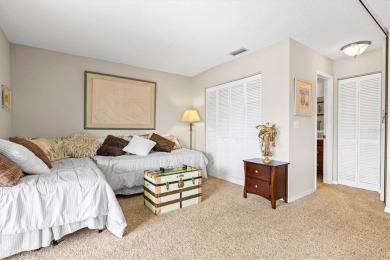 This charming 2-bedroom, 2-bathroom villa is ideally located in on Plantation Golf and Country Club in Florida - for sale on GolfHomes.com, golf home, golf lot