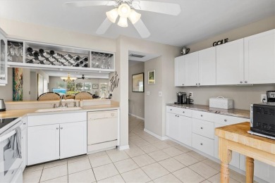This charming 2-bedroom, 2-bathroom villa is ideally located in on Plantation Golf and Country Club in Florida - for sale on GolfHomes.com, golf home, golf lot