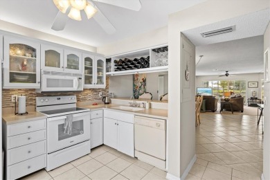 This charming 2-bedroom, 2-bathroom villa is ideally located in on Plantation Golf and Country Club in Florida - for sale on GolfHomes.com, golf home, golf lot