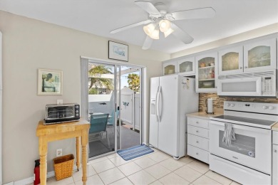 This charming 2-bedroom, 2-bathroom villa is ideally located in on Plantation Golf and Country Club in Florida - for sale on GolfHomes.com, golf home, golf lot