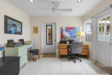 This charming 2-bedroom, 2-bathroom villa is ideally located in on Plantation Golf and Country Club in Florida - for sale on GolfHomes.com, golf home, golf lot