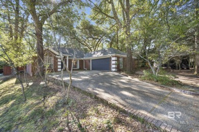 Spacious Lake Forest home with in-ground pool! This 3 bed, 2 on Lake Forest Yacht and Country Club in Alabama - for sale on GolfHomes.com, golf home, golf lot