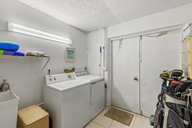 This charming 2-bedroom, 2-bathroom villa is ideally located in on Plantation Golf and Country Club in Florida - for sale on GolfHomes.com, golf home, golf lot