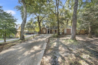 Spacious Lake Forest home with in-ground pool! This 3 bed, 2 on Lake Forest Yacht and Country Club in Alabama - for sale on GolfHomes.com, golf home, golf lot