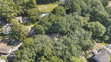 Spacious Lake Forest home with in-ground pool! This 3 bed, 2 on Lake Forest Yacht and Country Club in Alabama - for sale on GolfHomes.com, golf home, golf lot