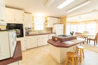 Retirement Haven in Central Florida    Welcome to your turnkey on Southern Dunes Golf and Country Club in Florida - for sale on GolfHomes.com, golf home, golf lot