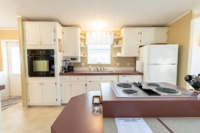Retirement Haven in Central Florida    Welcome to your turnkey on Southern Dunes Golf and Country Club in Florida - for sale on GolfHomes.com, golf home, golf lot