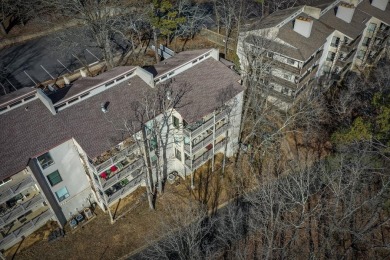 Stunning upstairs end unit Cliffside Lodge, Lakeview and Sugar on Indian Hills Country Club in Arkansas - for sale on GolfHomes.com, golf home, golf lot