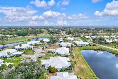 This charming 2-bedroom, 2-bathroom villa is ideally located in on Plantation Golf and Country Club in Florida - for sale on GolfHomes.com, golf home, golf lot