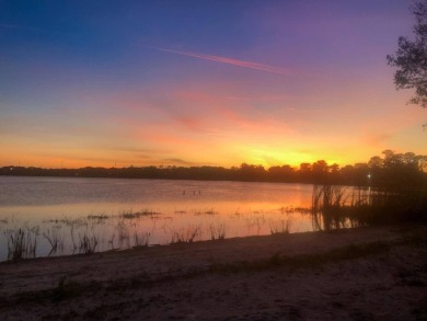 Welcome to this beautifully updated 2-bedroom, 2-bathroom on Ventura Country Club in Florida - for sale on GolfHomes.com, golf home, golf lot