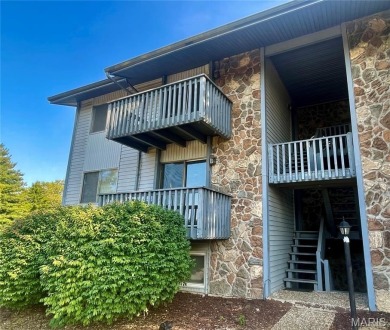 Ready to enjoy Lake Life?  Just move into this condo with full on Lake Saint Louis Par 3 in Missouri - for sale on GolfHomes.com, golf home, golf lot