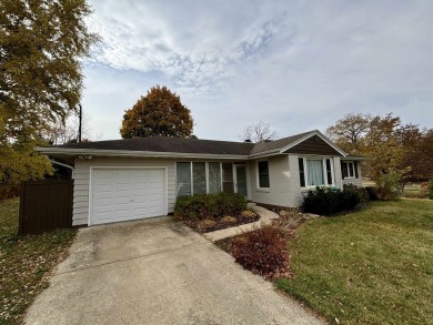 Meticulously maintained ranch home that is move in ready on a on Park Hills Golf Course in Illinois - for sale on GolfHomes.com, golf home, golf lot