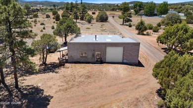 Escape to the tranquility of the countryside with this beautiful on Silver Creek Golf Club in Arizona - for sale on GolfHomes.com, golf home, golf lot