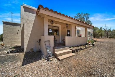 Escape to the tranquility of the countryside with this beautiful on Silver Creek Golf Club in Arizona - for sale on GolfHomes.com, golf home, golf lot