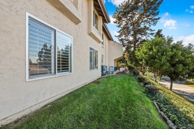 Welcome to this charming ground-floor condo in the highly on Oaks North Golf Course in California - for sale on GolfHomes.com, golf home, golf lot