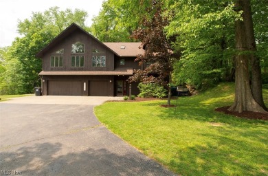 Amazing location central to shopping and RT 11, but surrounded on Kennsington Golf Club in Ohio - for sale on GolfHomes.com, golf home, golf lot
