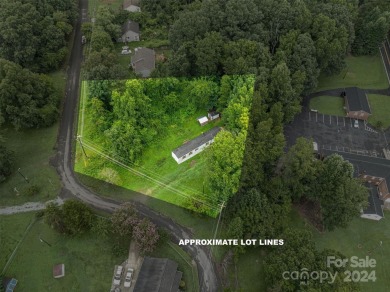 Discover an investment opportunity in Kings Mountain, NC! This on Crowders Mountain Golf in North Carolina - for sale on GolfHomes.com, golf home, golf lot