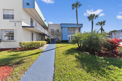 Enjoy easy living in this well-priced 2-bedroom, 2-bath condo in on Kings Point Golf -Flanders Way in Florida - for sale on GolfHomes.com, golf home, golf lot