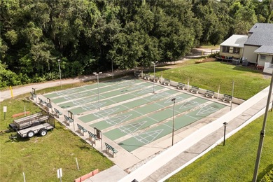 This cozy 2 bedroom 2 bath home is perfect for tranquil days and on Zellwood Station Country Club in Florida - for sale on GolfHomes.com, golf home, golf lot