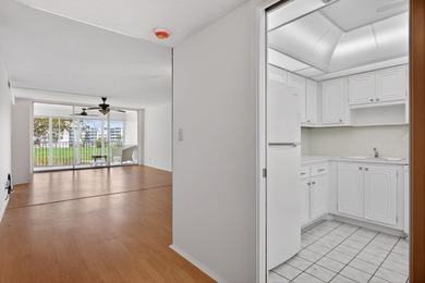 Great opportunity to own a spacious 2 bed, 2 bath condo in on Palm-Aire Country Club and Resort - Palms in Florida - for sale on GolfHomes.com, golf home, golf lot