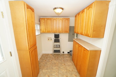 CUTE REMODELED BUNGALOW IN WHITE PINE on Dandridge Golf and Country Club in Tennessee - for sale on GolfHomes.com, golf home, golf lot