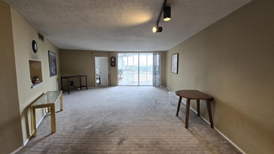 Great opportunity to own a 1 bedroom, 1.5 bathroom king unit in on Palm-Aire Country Club and Resort - Palms in Florida - for sale on GolfHomes.com, golf home, golf lot