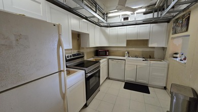 Great opportunity to own a 1 bedroom, 1.5 bathroom king unit in on Palm-Aire Country Club and Resort - Palms in Florida - for sale on GolfHomes.com, golf home, golf lot