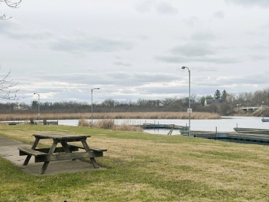 Enjoy the beauty of Pistakee Lake from this charming 1-bedroom on Pistakee Country Club in Illinois - for sale on GolfHomes.com, golf home, golf lot