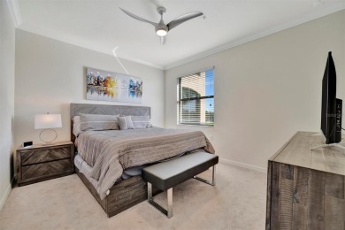 This is a rare find, 3-bedroom, end unit, split bedroom floorpan on Lakewood National Golf Club in Florida - for sale on GolfHomes.com, golf home, golf lot