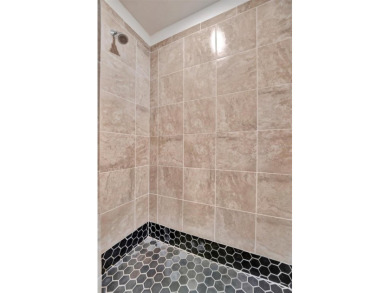 This is a rare find, 3-bedroom, end unit, split bedroom floorpan on Lakewood National Golf Club in Florida - for sale on GolfHomes.com, golf home, golf lot