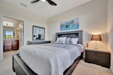 This is a rare find, 3-bedroom, end unit, split bedroom floorpan on Lakewood National Golf Club in Florida - for sale on GolfHomes.com, golf home, golf lot