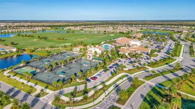 This is a rare find, 3-bedroom, end unit, split bedroom floorpan on Lakewood National Golf Club in Florida - for sale on GolfHomes.com, golf home, golf lot