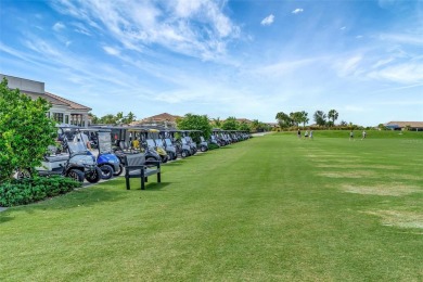 This is a rare find, 3-bedroom, end unit, split bedroom floorpan on Lakewood National Golf Club in Florida - for sale on GolfHomes.com, golf home, golf lot