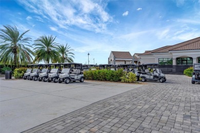 This is a rare find, 3-bedroom, end unit, split bedroom floorpan on Lakewood National Golf Club in Florida - for sale on GolfHomes.com, golf home, golf lot