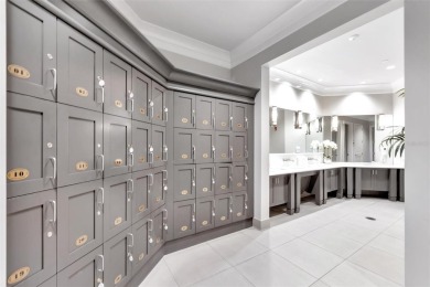This is a rare find, 3-bedroom, end unit, split bedroom floorpan on Lakewood National Golf Club in Florida - for sale on GolfHomes.com, golf home, golf lot