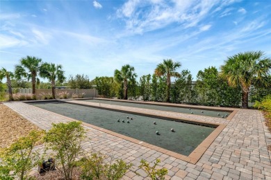 This is a rare find, 3-bedroom, end unit, split bedroom floorpan on Lakewood National Golf Club in Florida - for sale on GolfHomes.com, golf home, golf lot