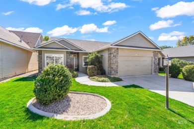 This lovely single level home in a gated community offers easy on Ridgecrest Golf Course in Idaho - for sale on GolfHomes.com, golf home, golf lot