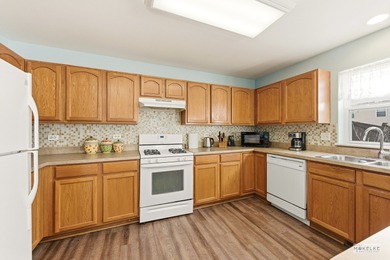 Open & spacious 3 BR/2.1 BA home w/loft located in the desirable on Carillon Lakes 3 Hole Course in Illinois - for sale on GolfHomes.com, golf home, golf lot